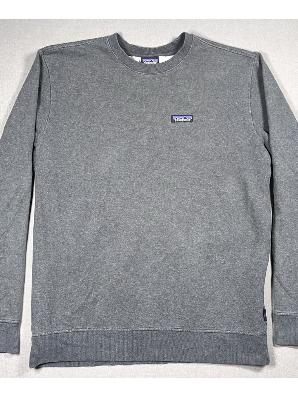 Patagonia P-6 Label Midweight Crew Gray Sweatshirt 39486 - Men Size Medium